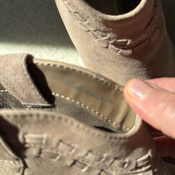 Vince Camuto Tan Women's Heeled Booties - Picture 8 of 10